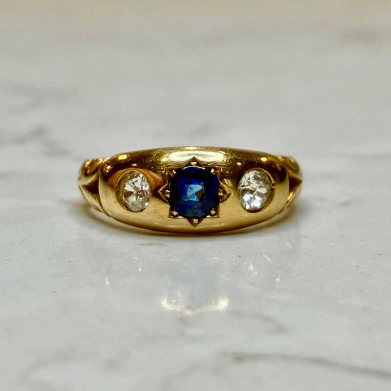 Victorian 18ct sapphire & diamond ring