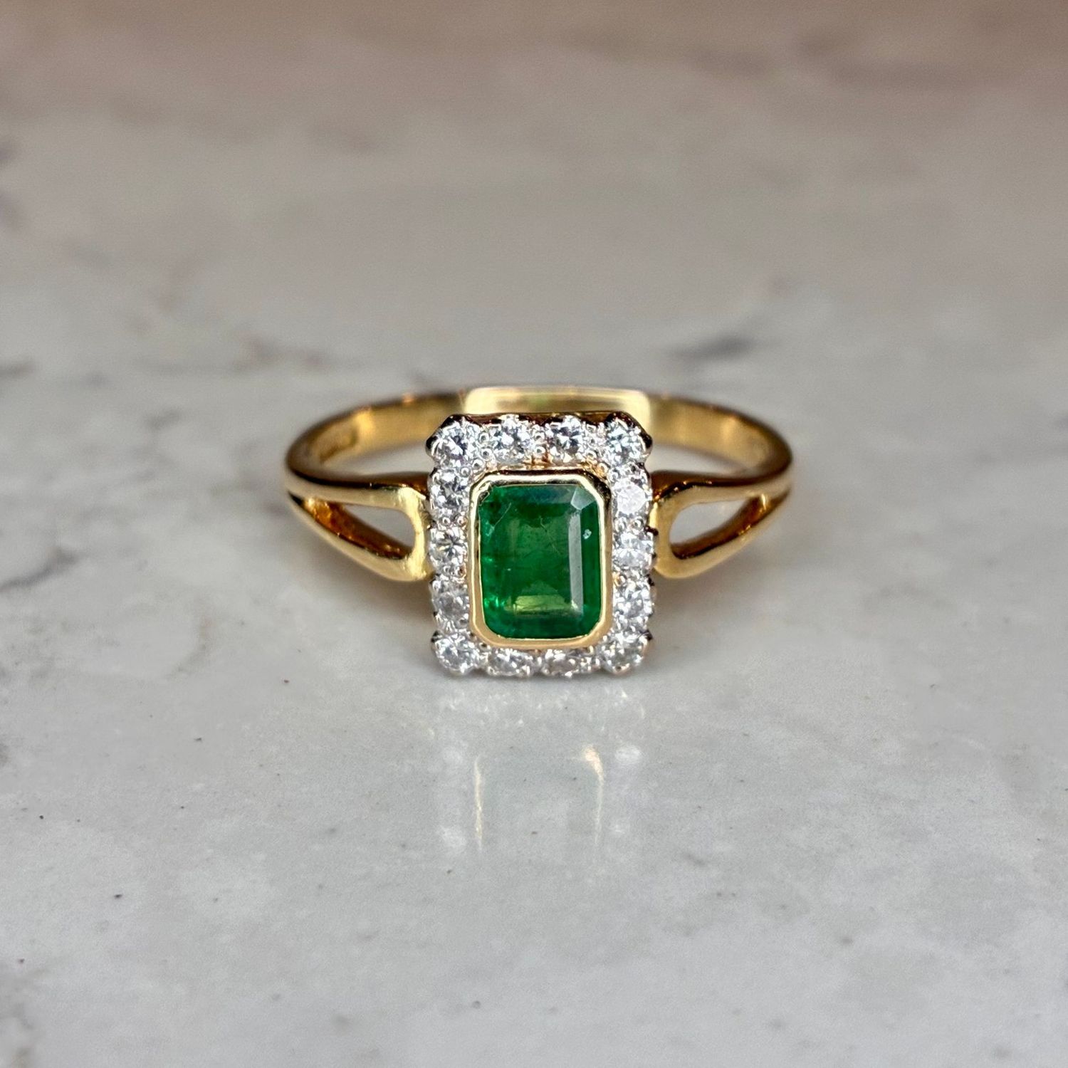 Vintage 18ct yellow gold emerald & diamond cluster ring