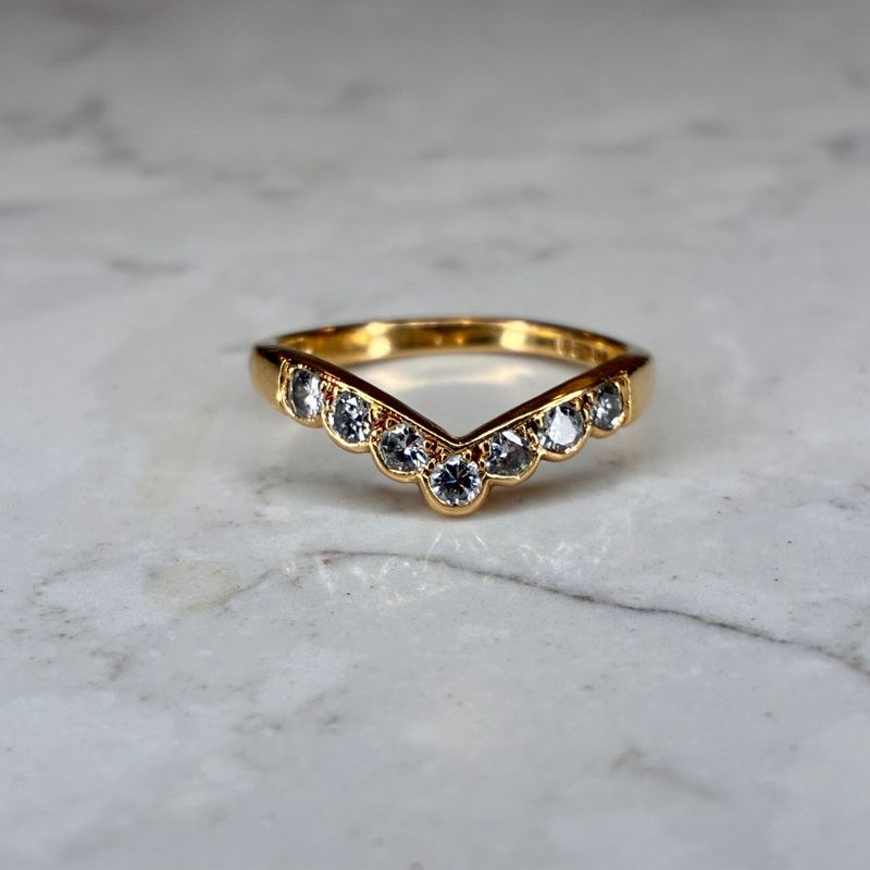 Vintage 18ct yellow gold scalloped edge diamond wishbone ring