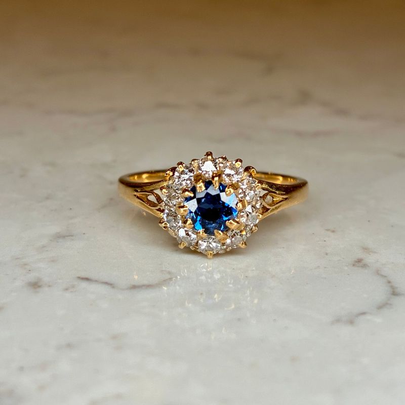Vintage 18ct yellow gold sapphire & diamond cluster ring