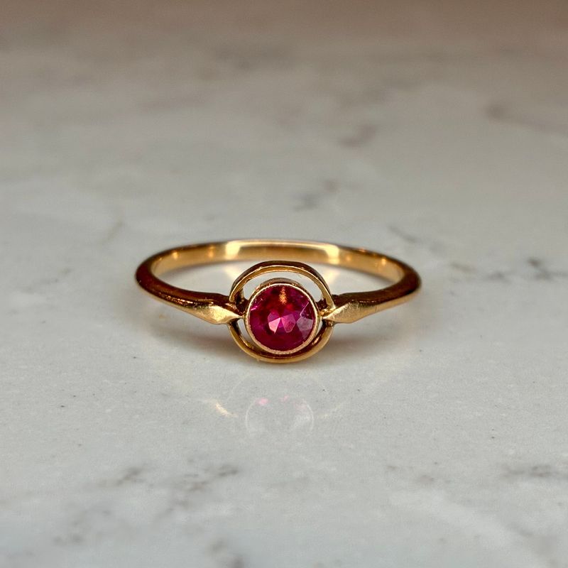 Antique 18ct yellow gold ruby solitaire target ring