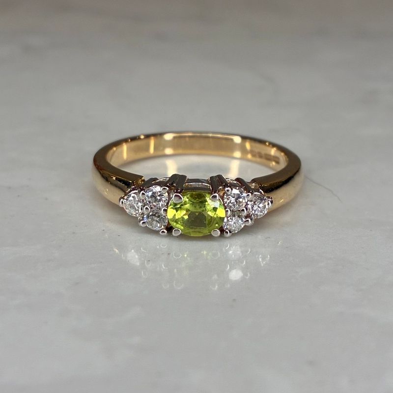 Vintage 9ct yellow gold peridot & diamond ring