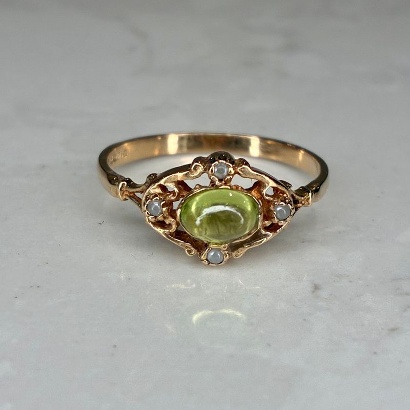 Vintage 9ct cabochon peridot & pearl ring