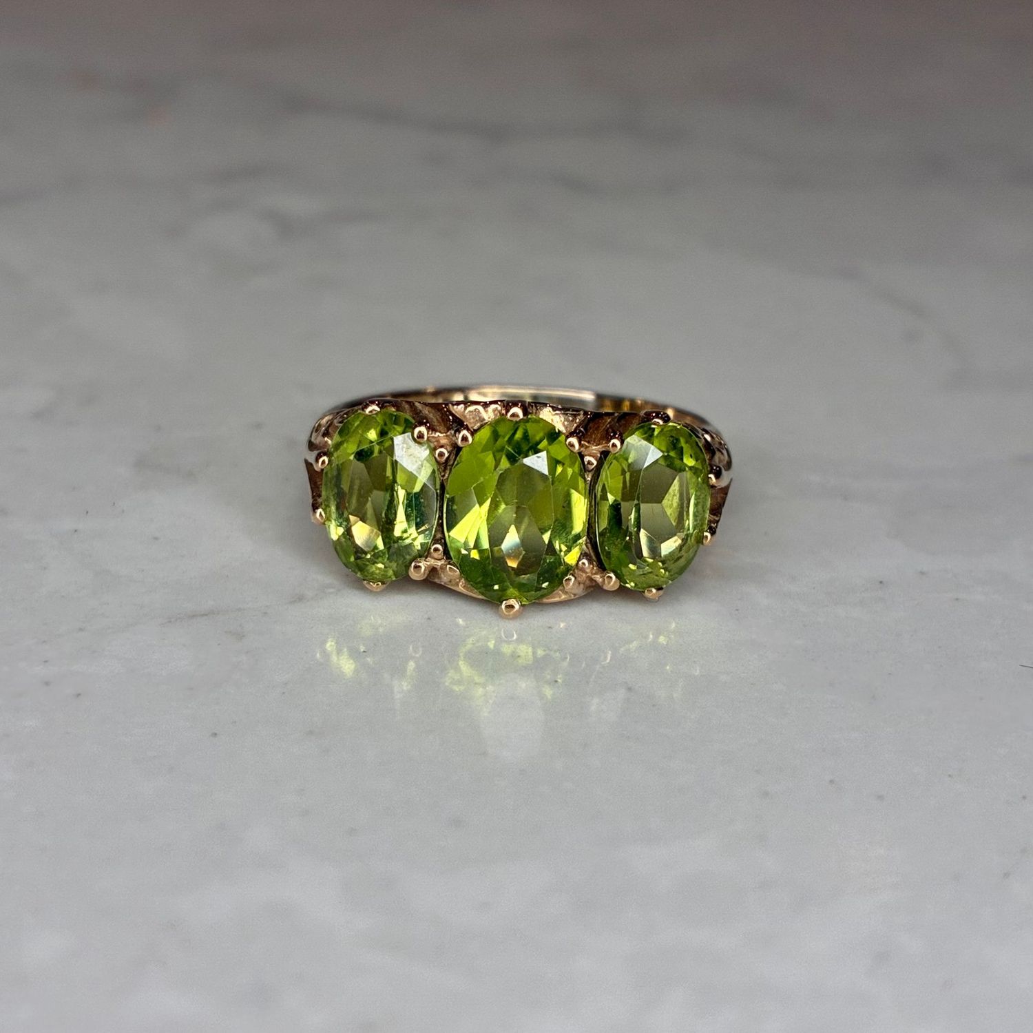 Vintage 9ct yellow gold peridot trilogy Vintage 9ct yellow gold peridot trilogy