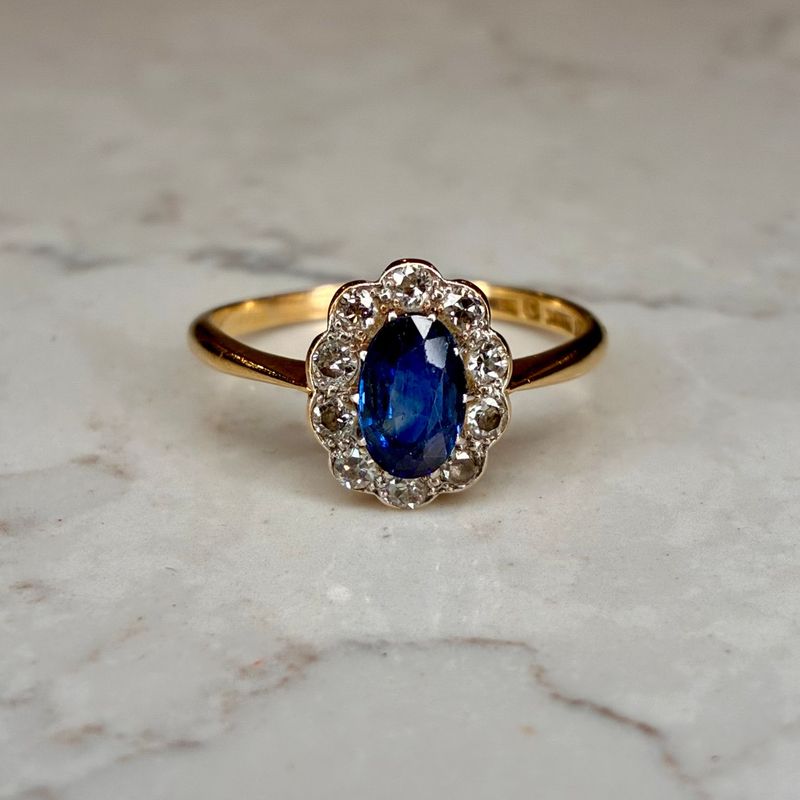 Early 20th century 18ct gold oval sapphire & diamond cluster ring
