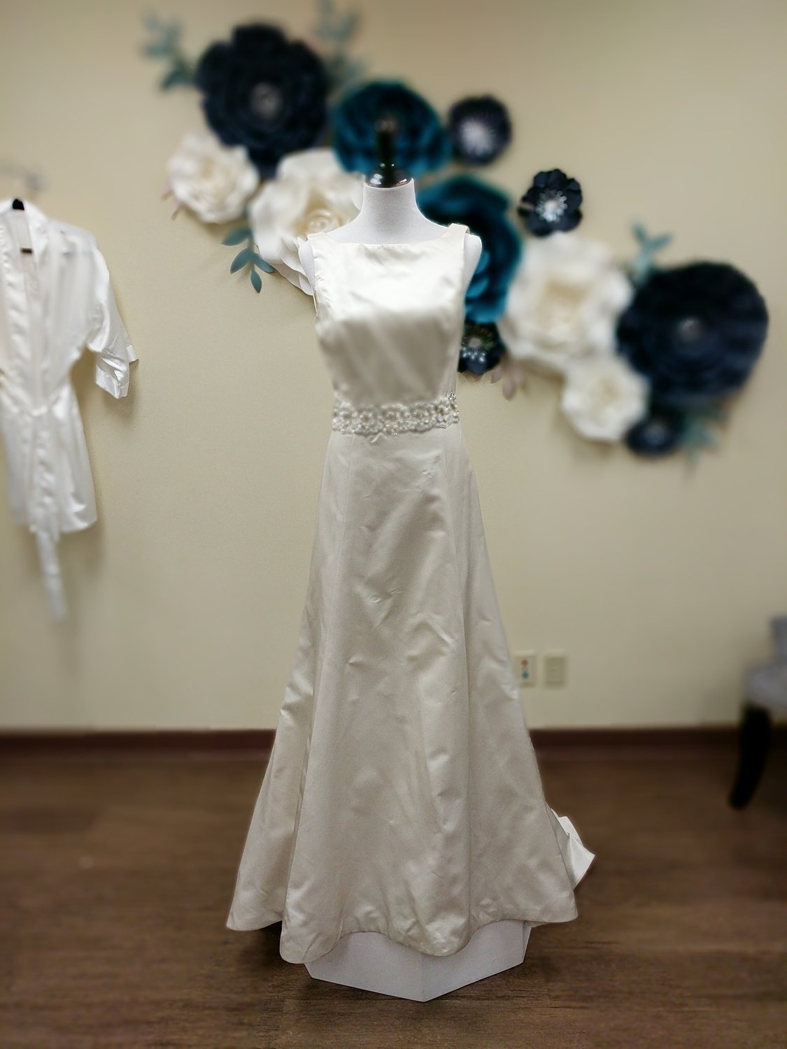 Amsale Gown with Beaded Attached Belt Size 8