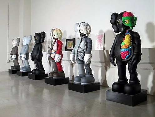Réplique Figurine KAWS Street art - VERY BIG XXL