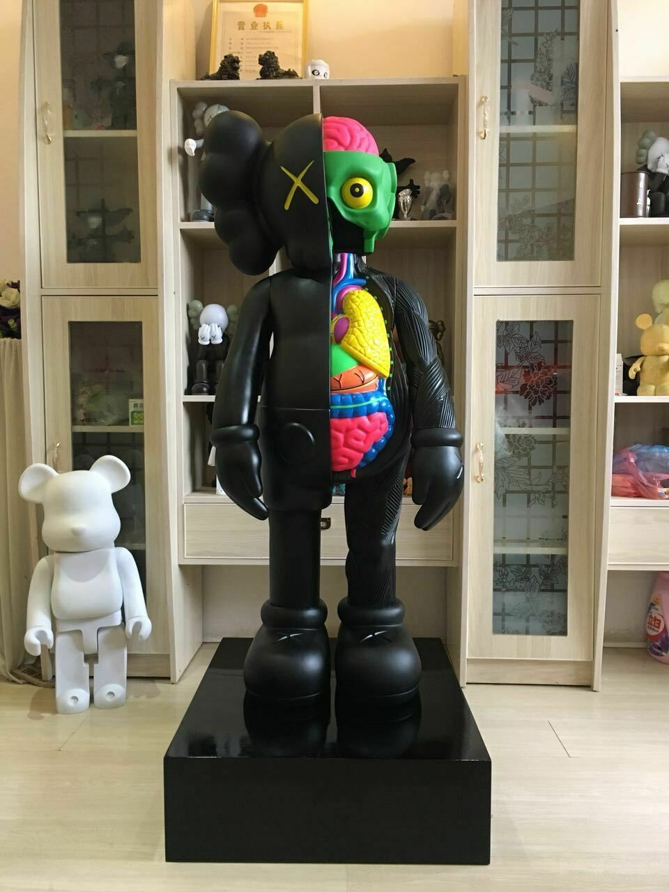 Réplique Figurine KAWS Street art - VERY BIG XXL, Modèle: Anatomie Noir