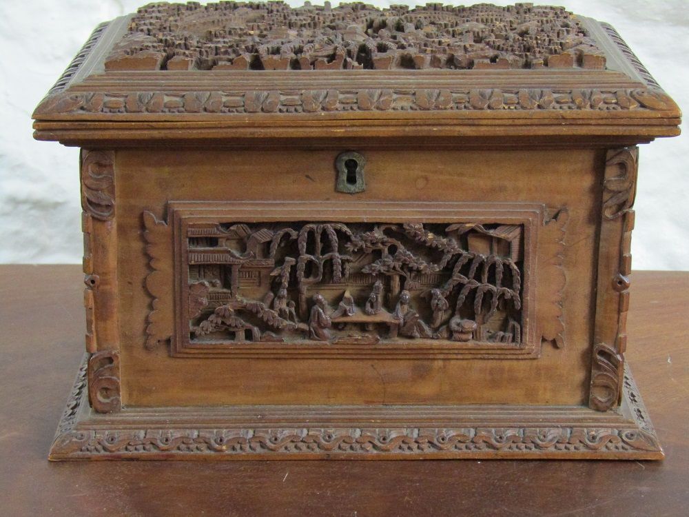 Chinese micro carved box
