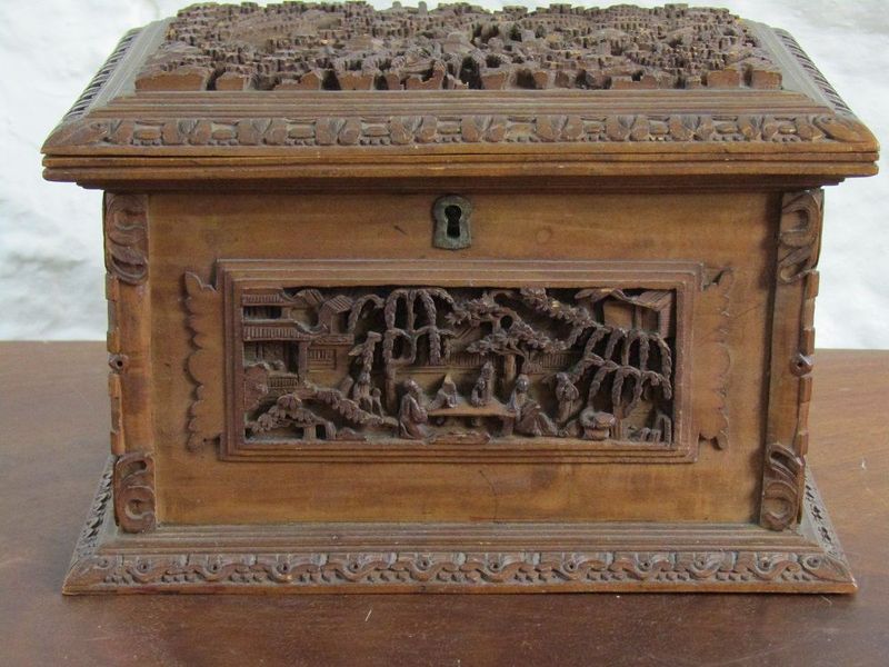 Chinese micro carved box