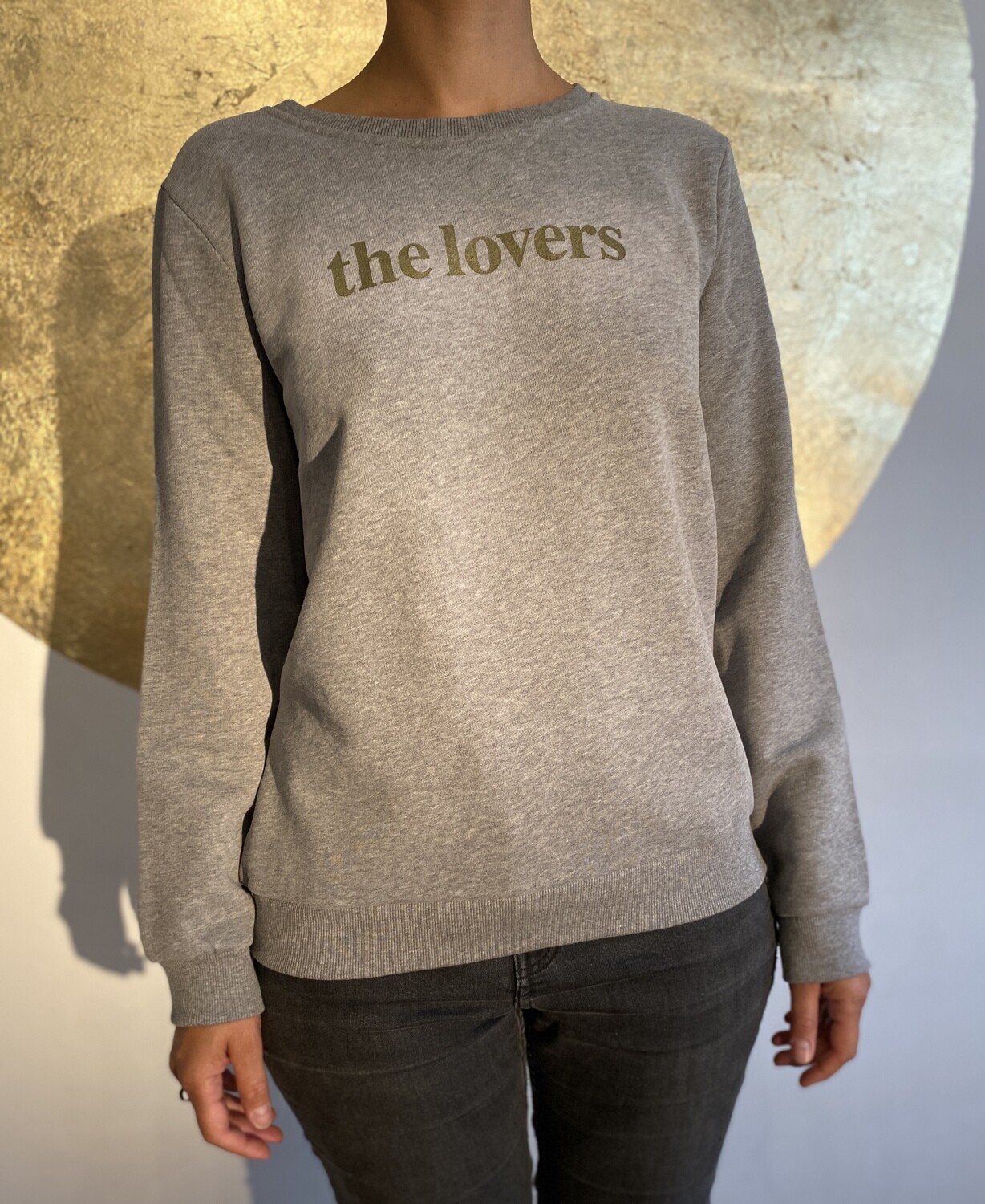 THE LOVERS Sweater – grau / Druck gold