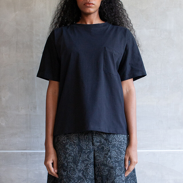 W&#39;MENSWEAR BOWL TEE IN BLACK RECYCLED COTTON