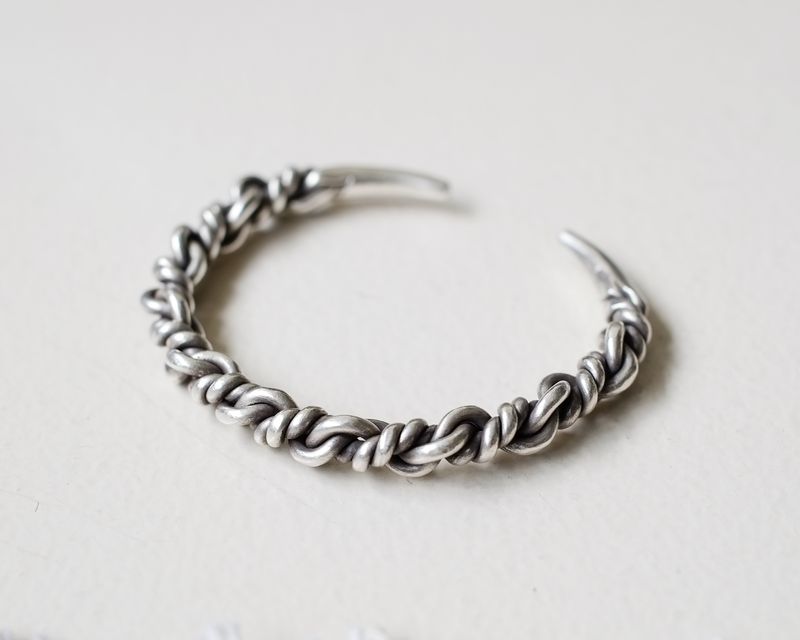 W'MENSWEAR 'KAREN-PUNK' TWISTED SILVER CUFF