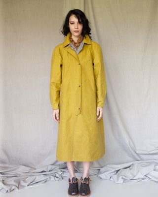 W'MENSWEAR REVERSIBLE CYCLING TRENCH IN OLIVINE