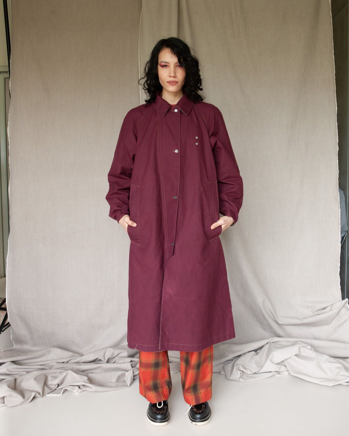 W&#39;MENSWEAR REVERSIBLE CYCLING TRENCH IN BURGANDY