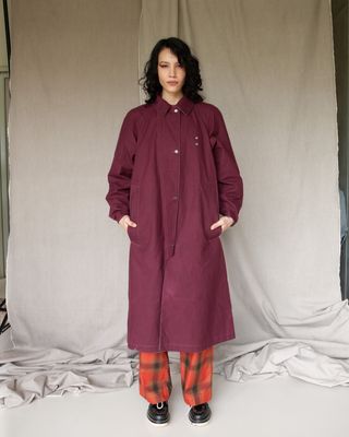W&#39;MENSWEAR REVERSIBLE CYCLING TRENCH IN BURGANDY