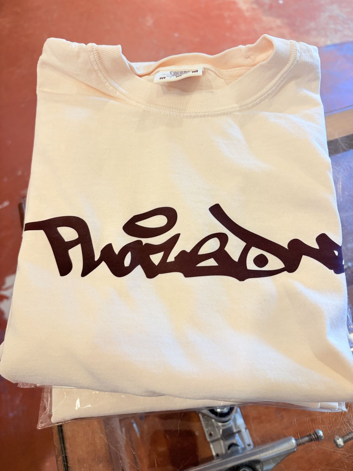 Cream Handstyle