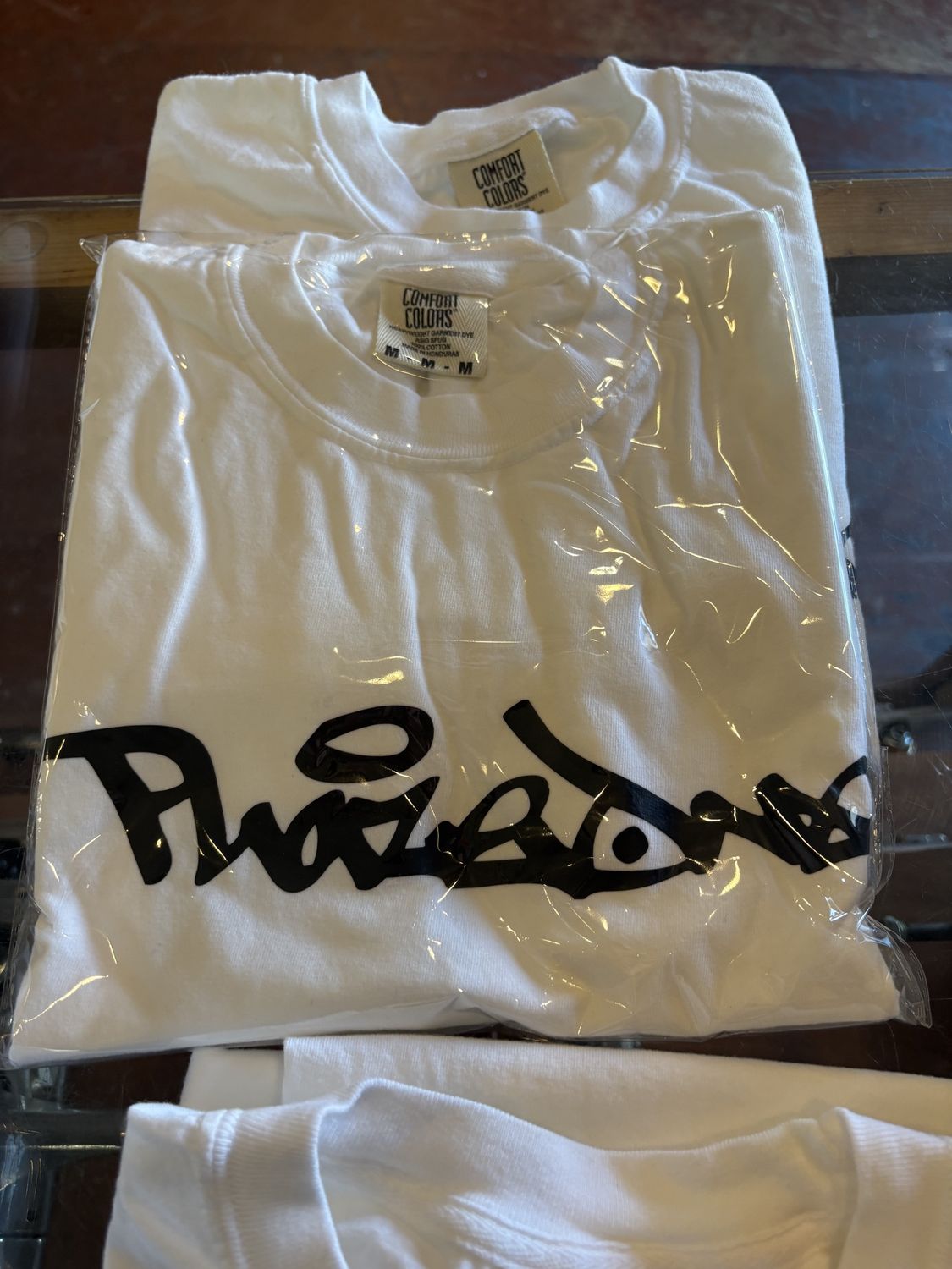 Handstyle white and black