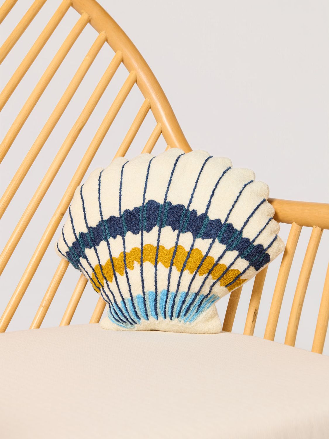 60CE001 SEASHELL PILLOW