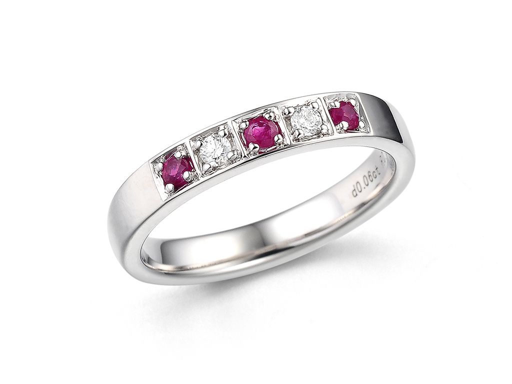 18K金红宝钻石戒指