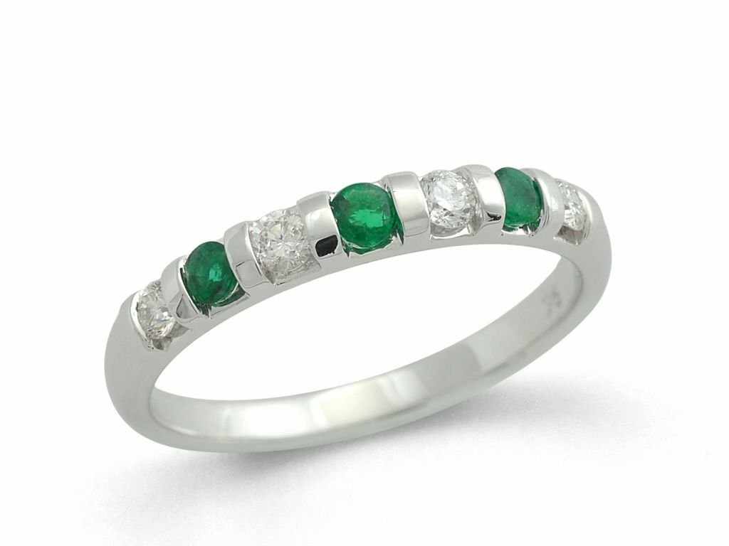 18K金祖母绿钻石戒指