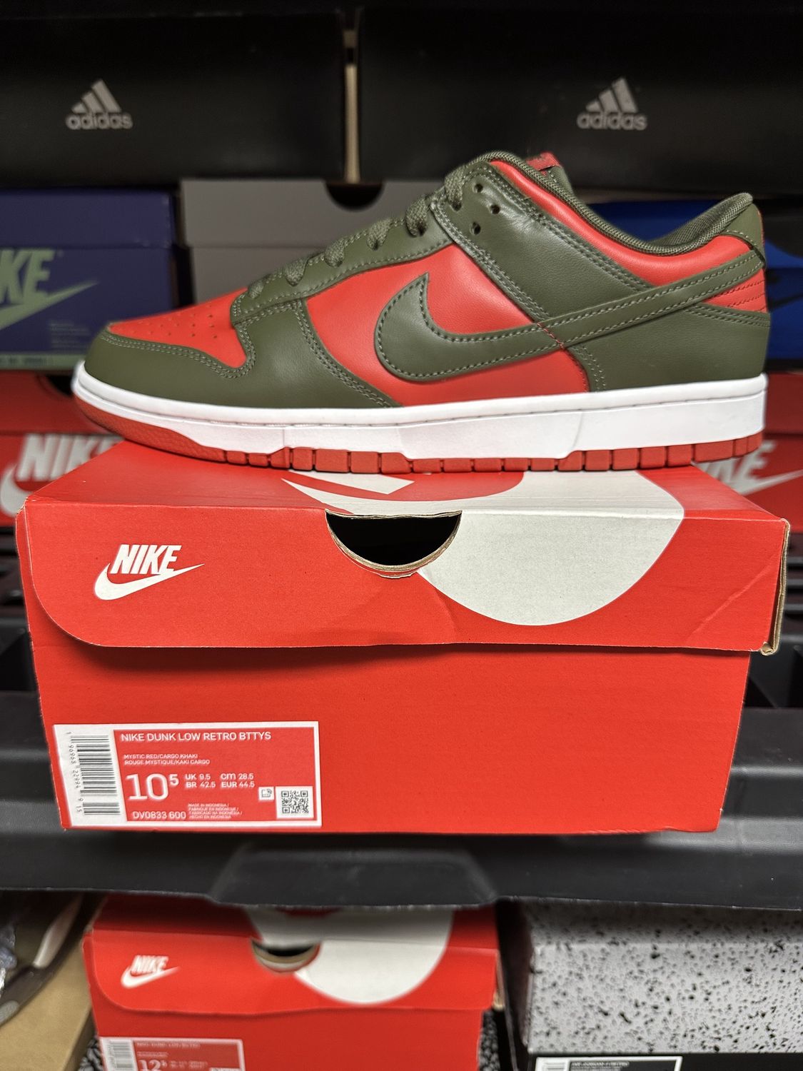 Sz- 10.5M-Nike Dunk Low Retro in the "Mystic Red/Cargo Khaki/White