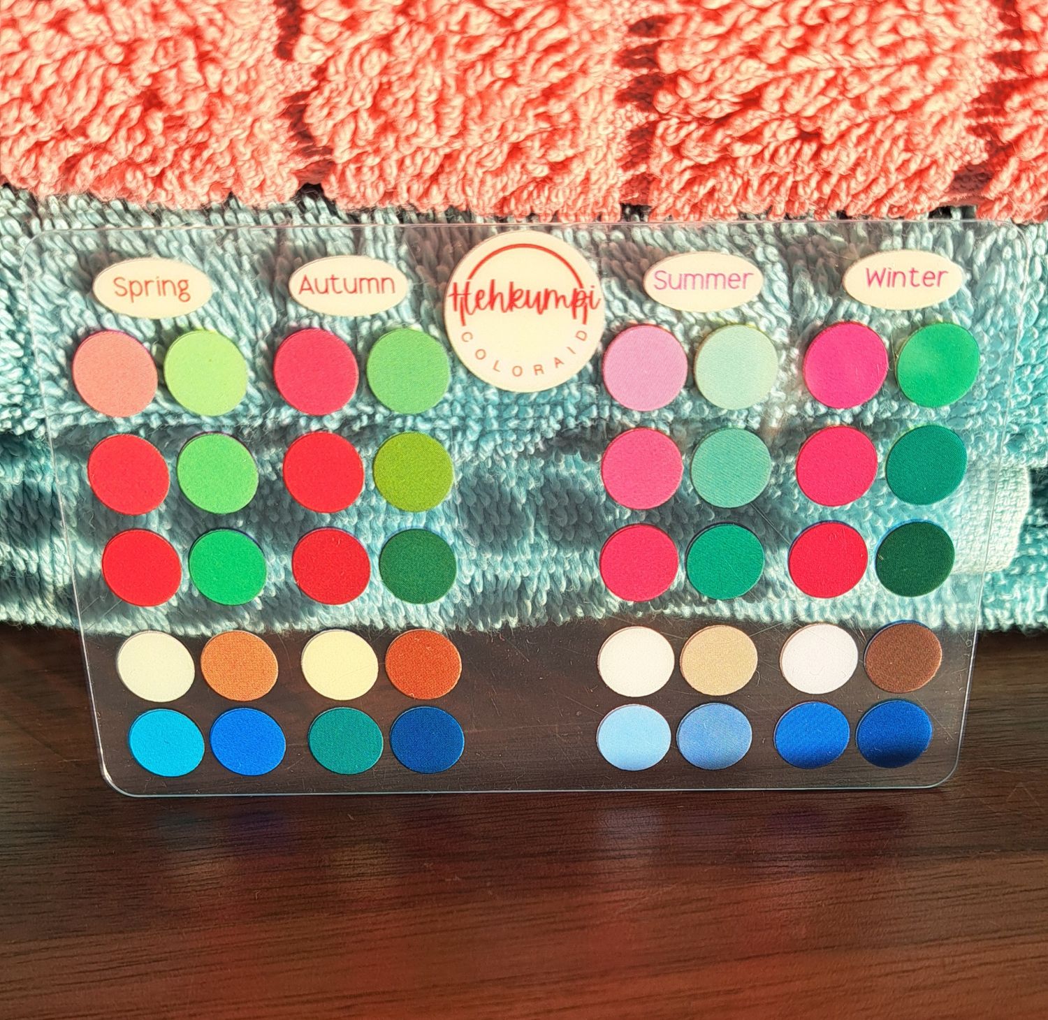 Hehkumpi Värianalyysin ColorAid värikartta