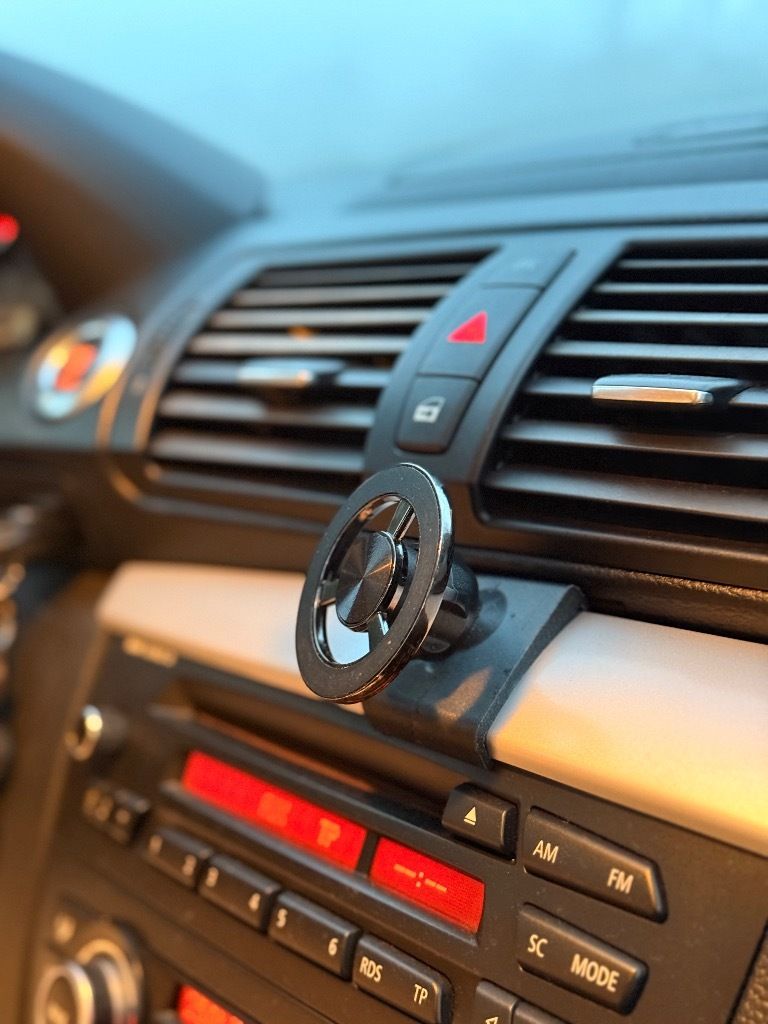 Uchwyt montażowy na telefon – BMW Seria 1 (E81/E82/E87/E88)