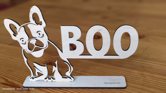 Tiermotiv mit Namen stehend