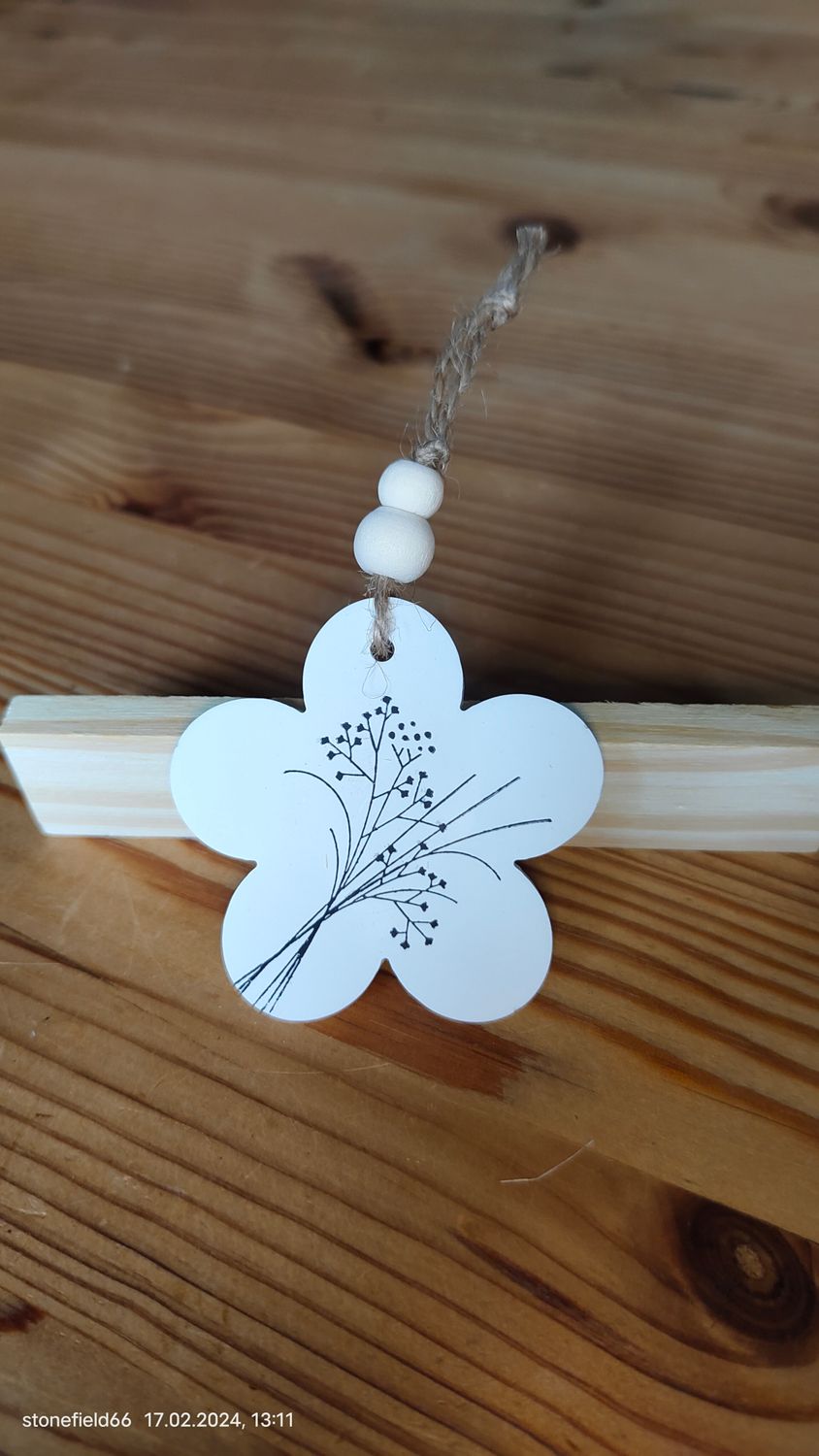 Keramikhänger in Blumenform