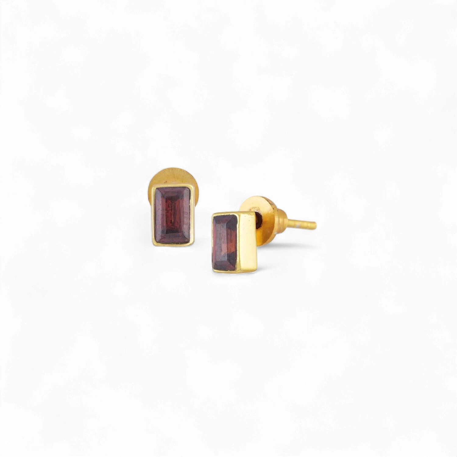 Earrings Rune Traces, Color: Garnet