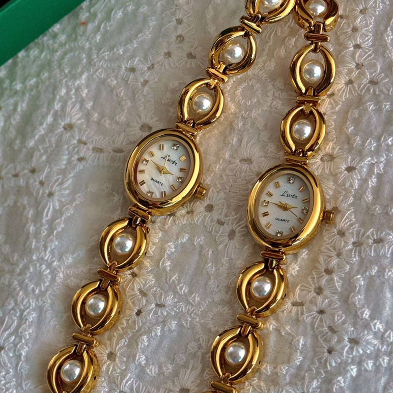 Ostrich - Luxury Pearl Strap Retro Fashion Women's Watch