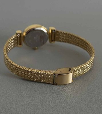 Mount - Minimalist Oval Gold Vintage Women's Watch