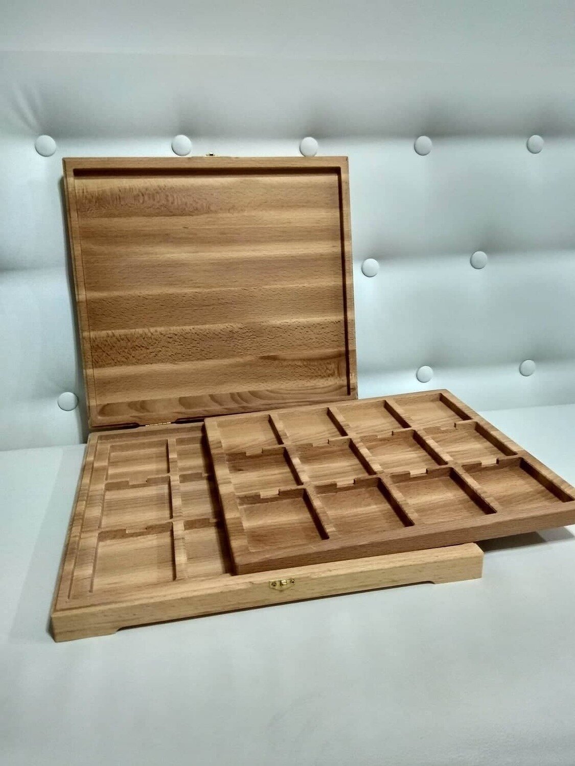Wooden case for 24 coins in PCGS slabs. Material: Beech.