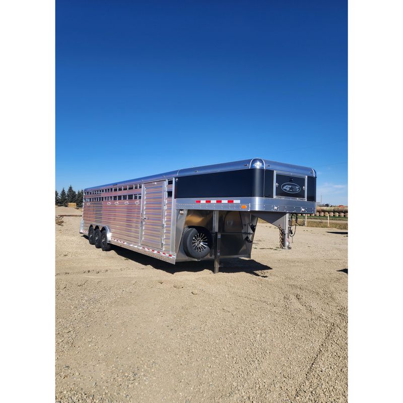 2026 4-STAR 30' Stock Trailer with Rolling Center Gate - TRL-43554
