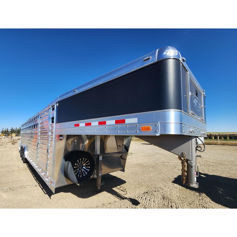 2026 4-STAR 30' Stock Trailer with Rolling Center Gate