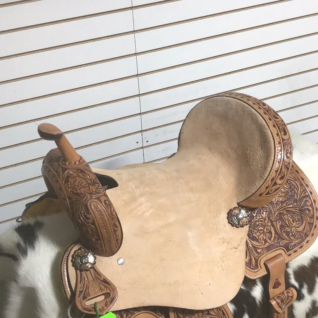 Cloverleaf 16" Barrel Saddle-2