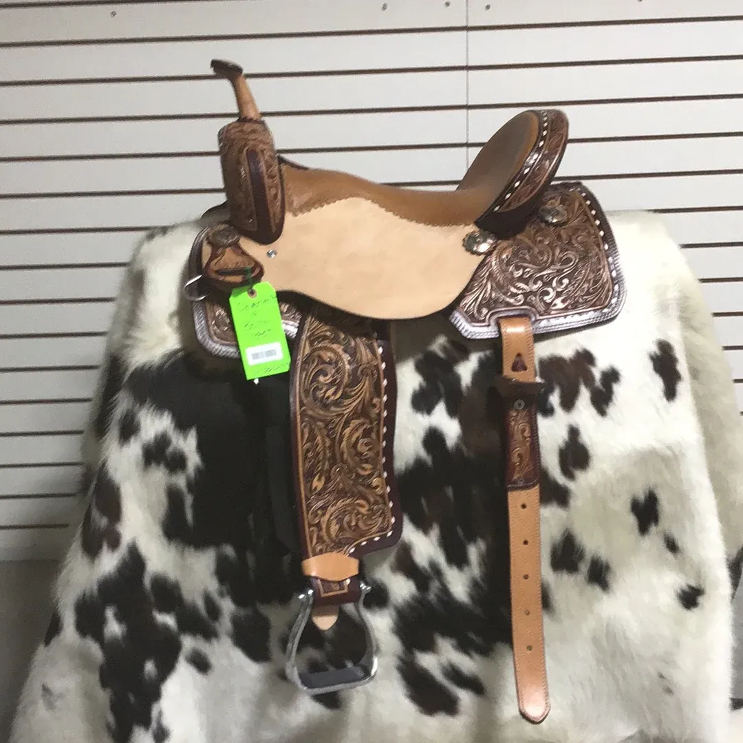 Cloverleaf 16" Barrel Saddle-9