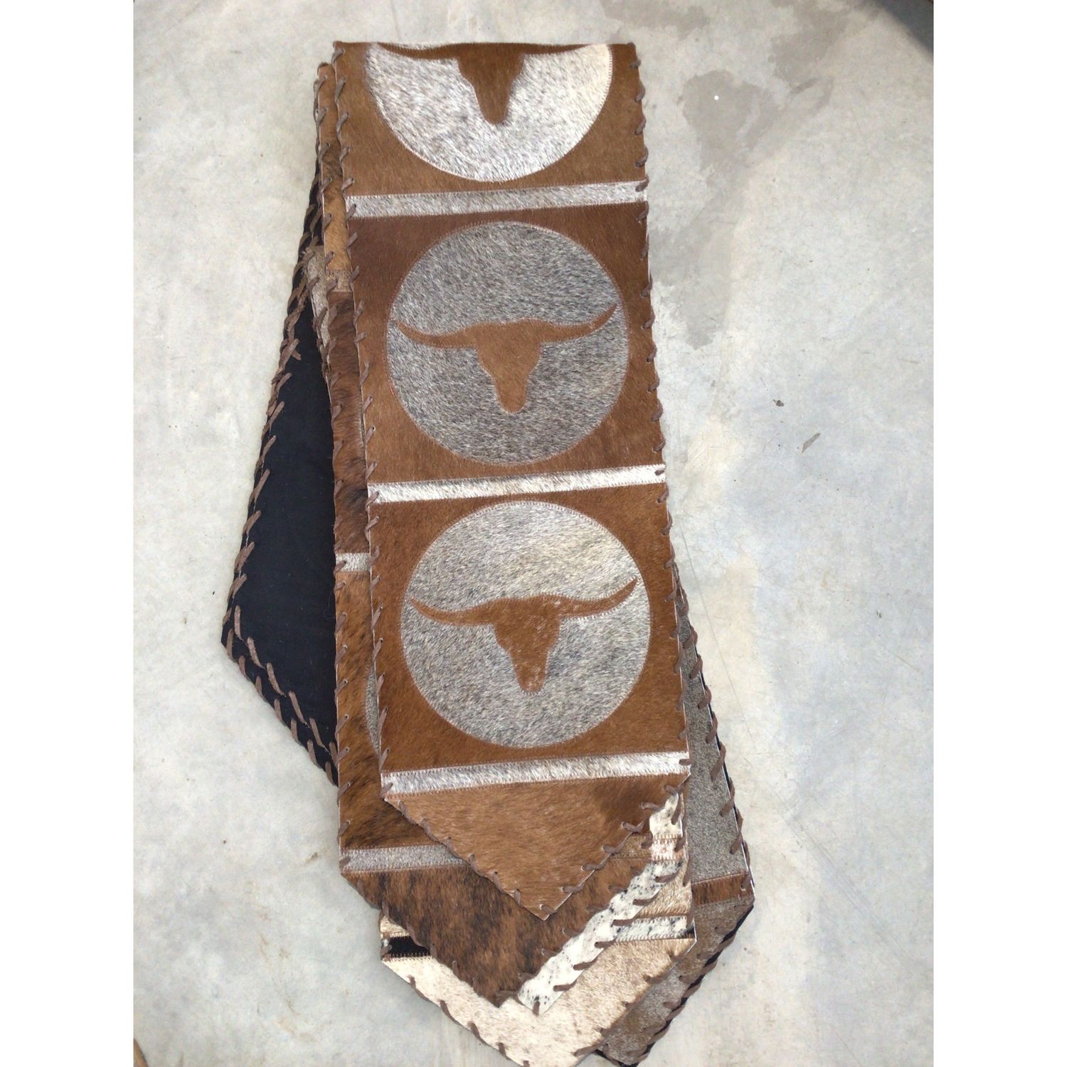 D2W Trading Longhorn Table Runner