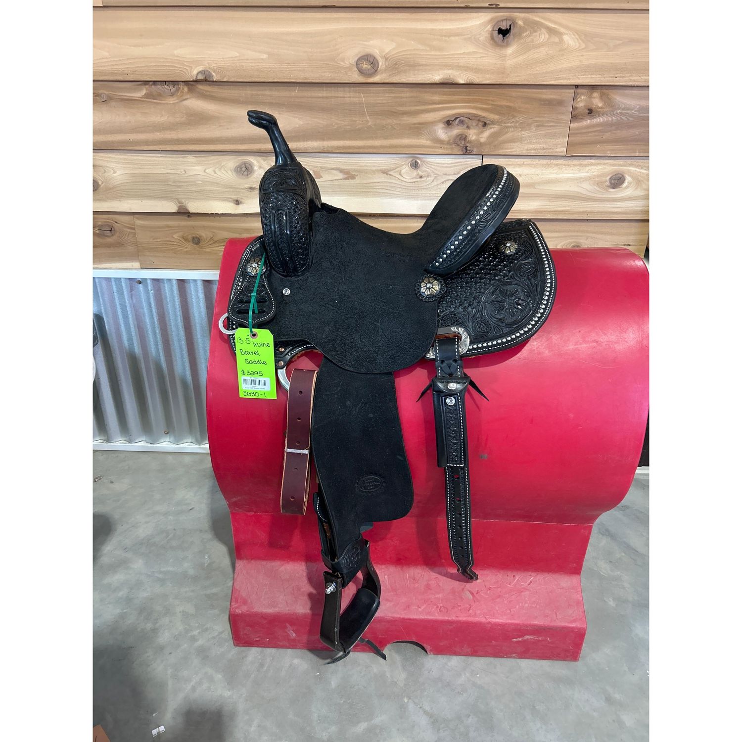 Irvine 13.5" Barrel Saddle