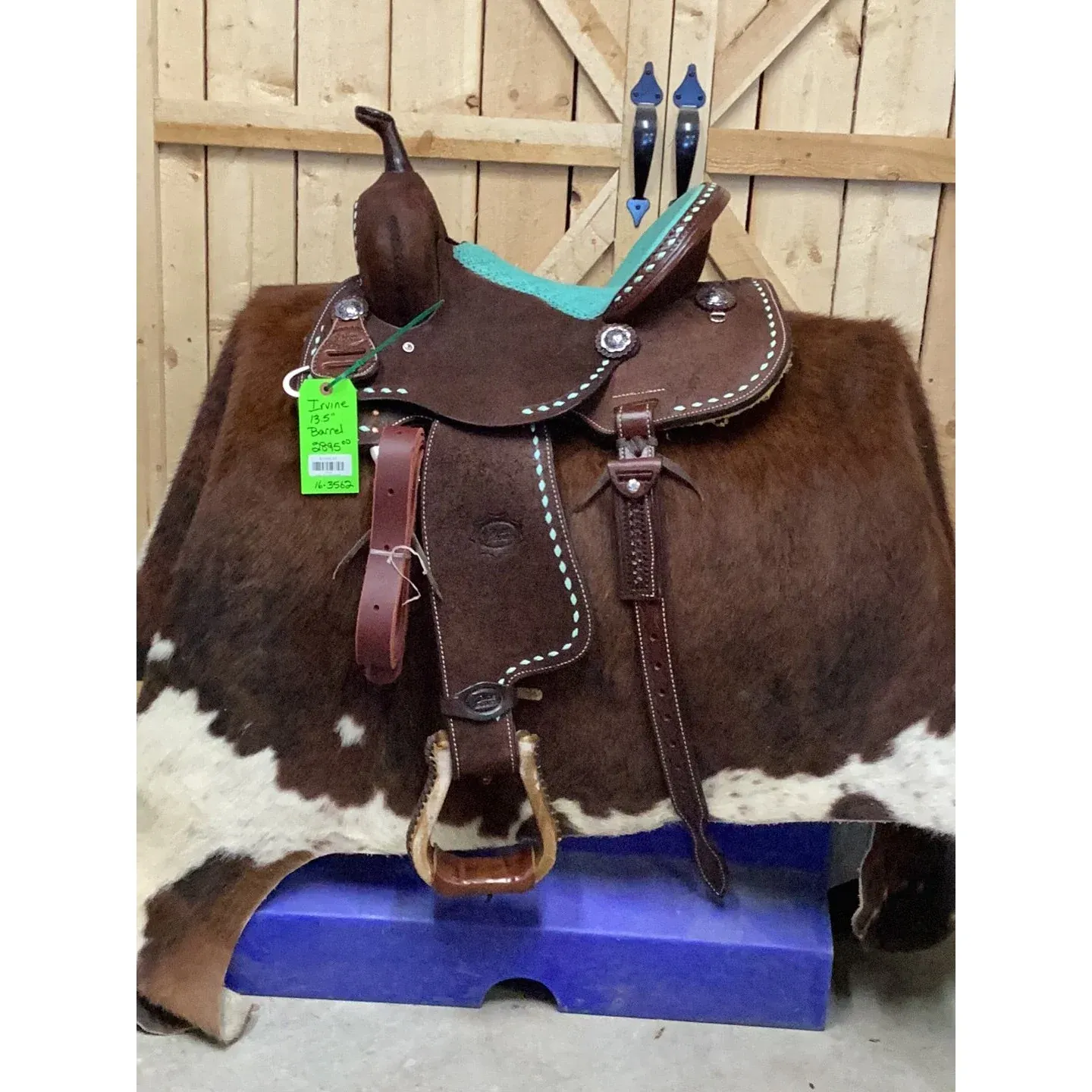 Irvine 13.5" Barrel Saddle-1