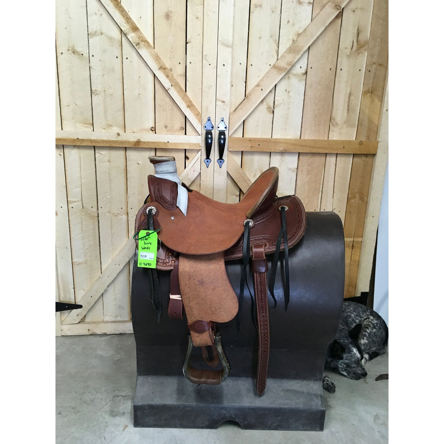 Irvine 15.5" Wade Saddle (Barbwire Border)