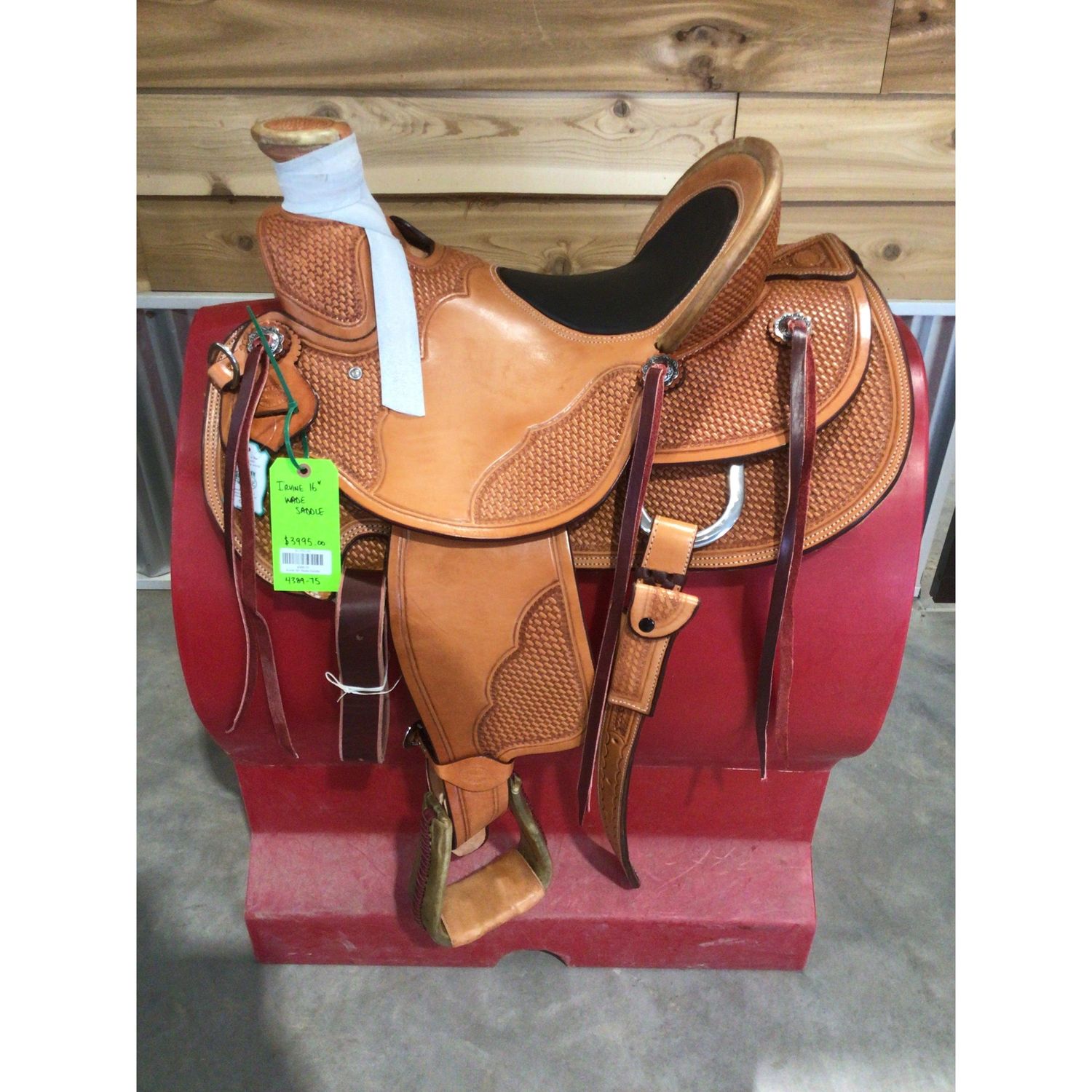 Irvine 16" Wade Saddle-1