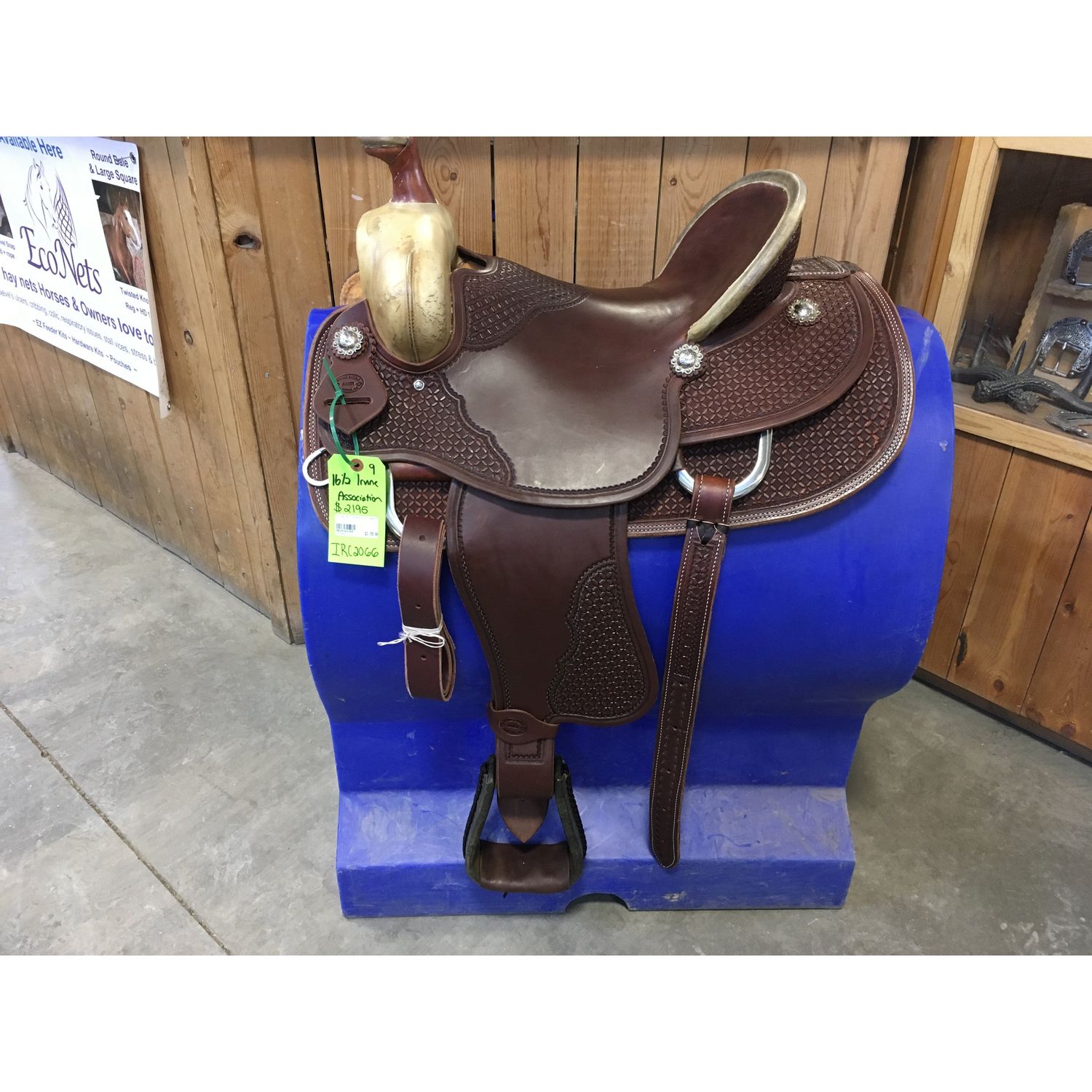 Irvine 16.5" Association Saddle-2