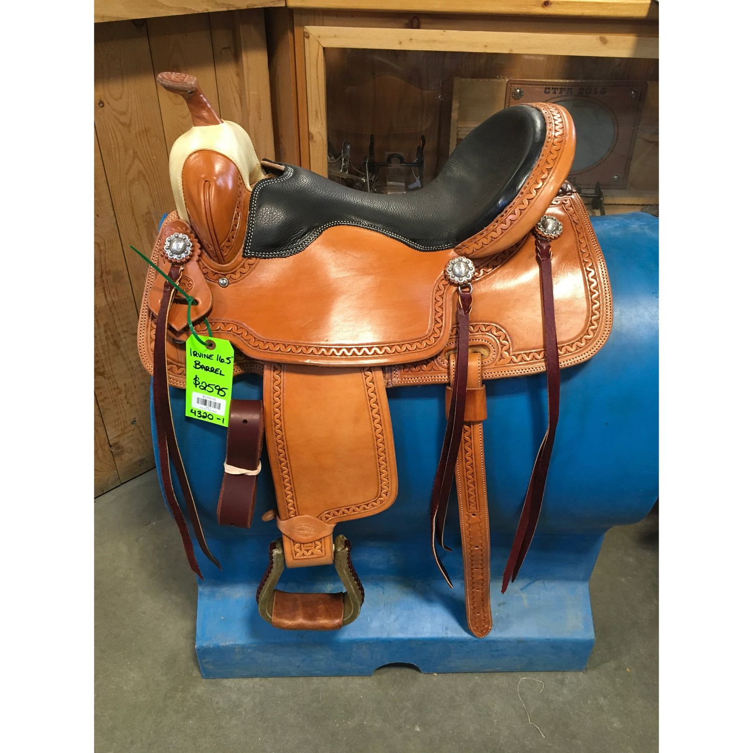 Irvine 16.5" Barrel Saddle-2