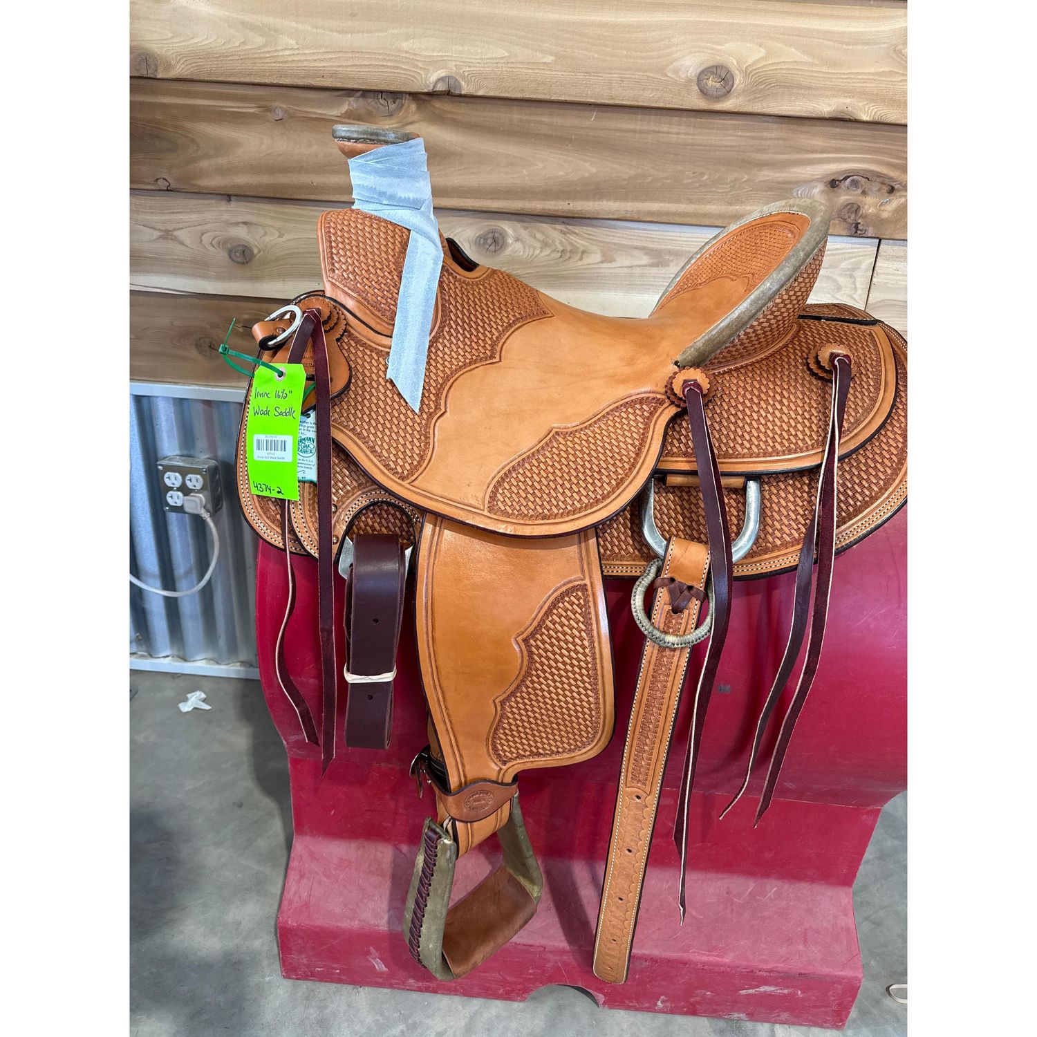 Irvine 16.5" Wade Saddle-2
