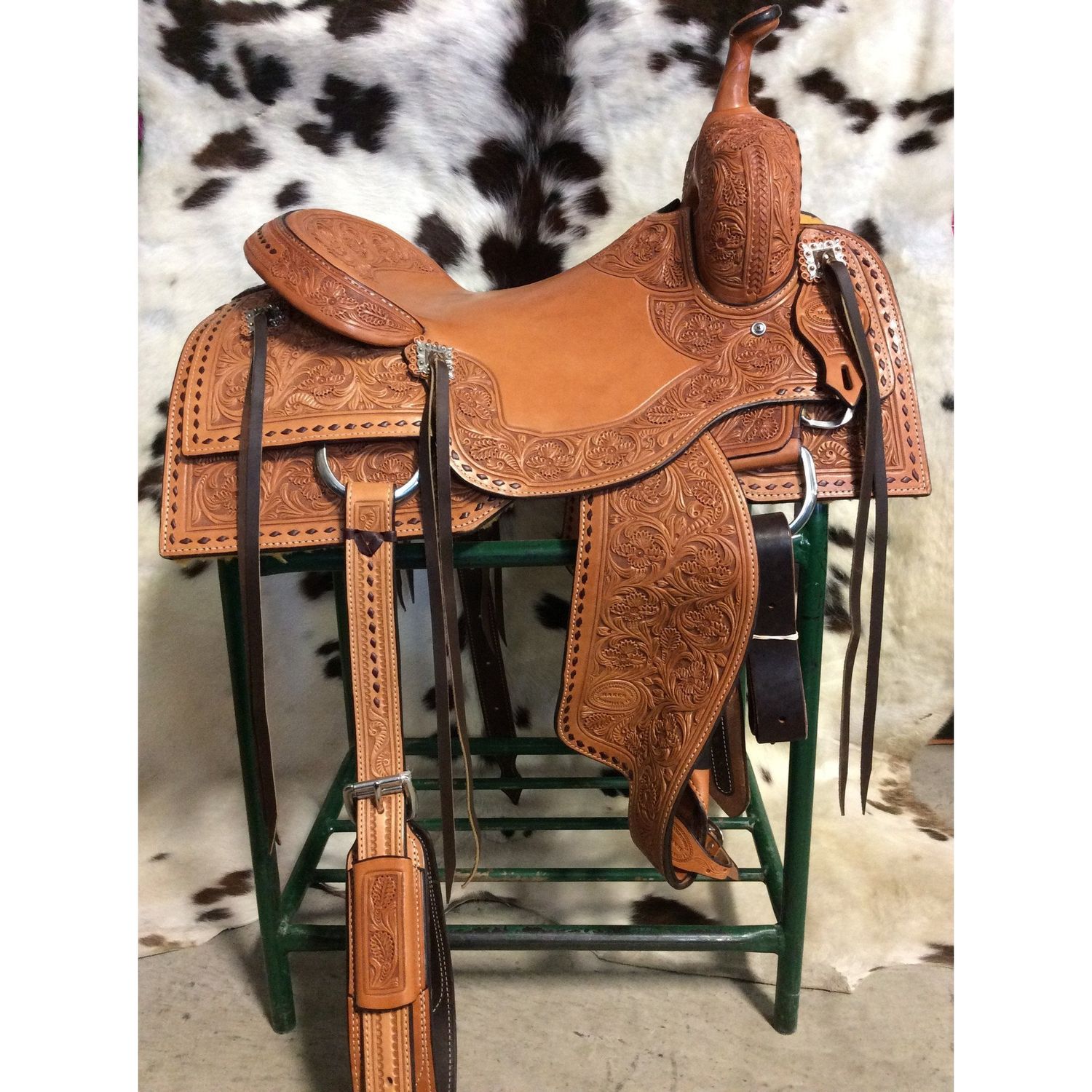 Irvine 16.5" Custom Cutting Saddle-1