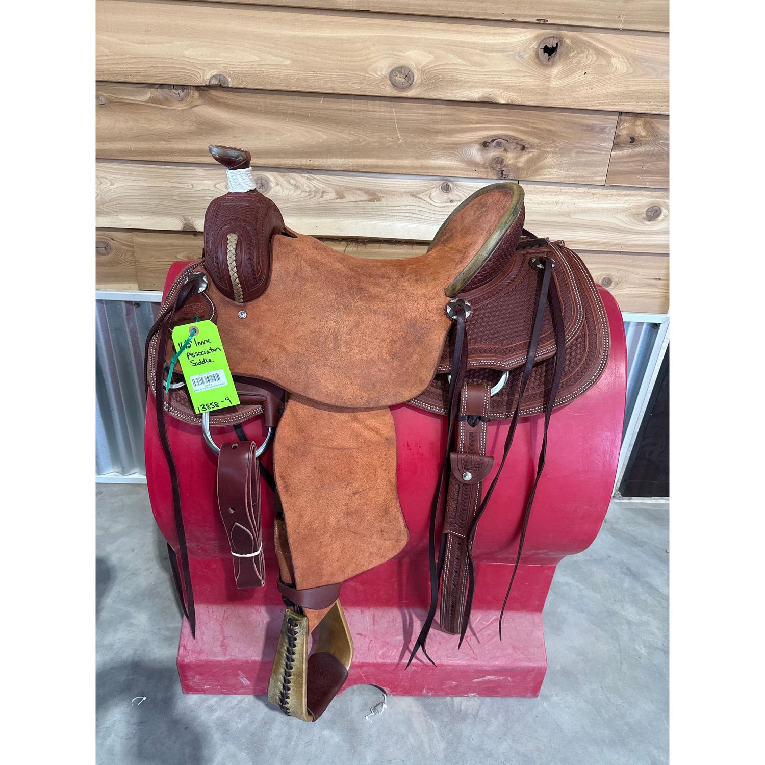 Irvine's 16 1/2" Association Saddle