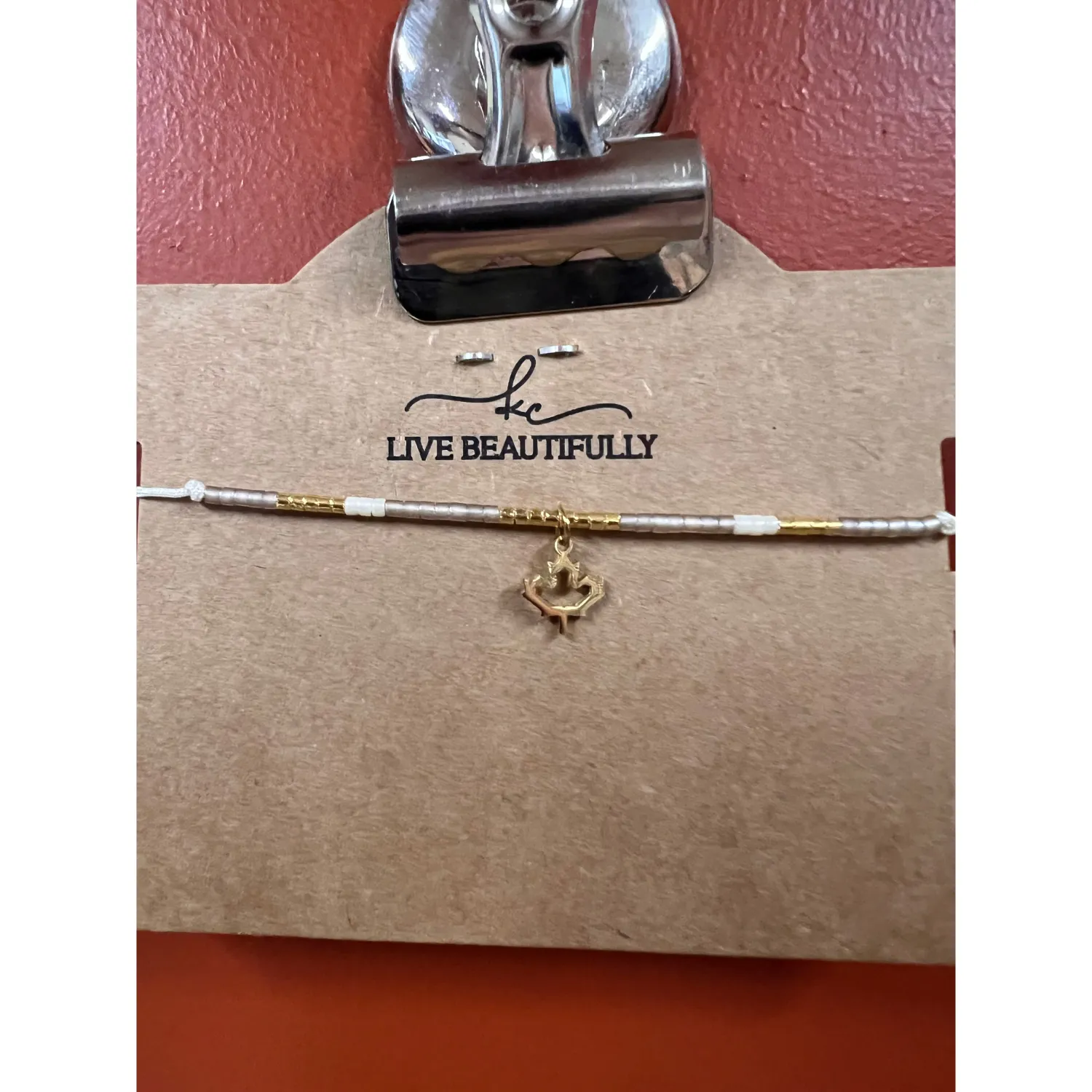 Live Beautifully Dainty Beaded Bracelet - Maple Leaf