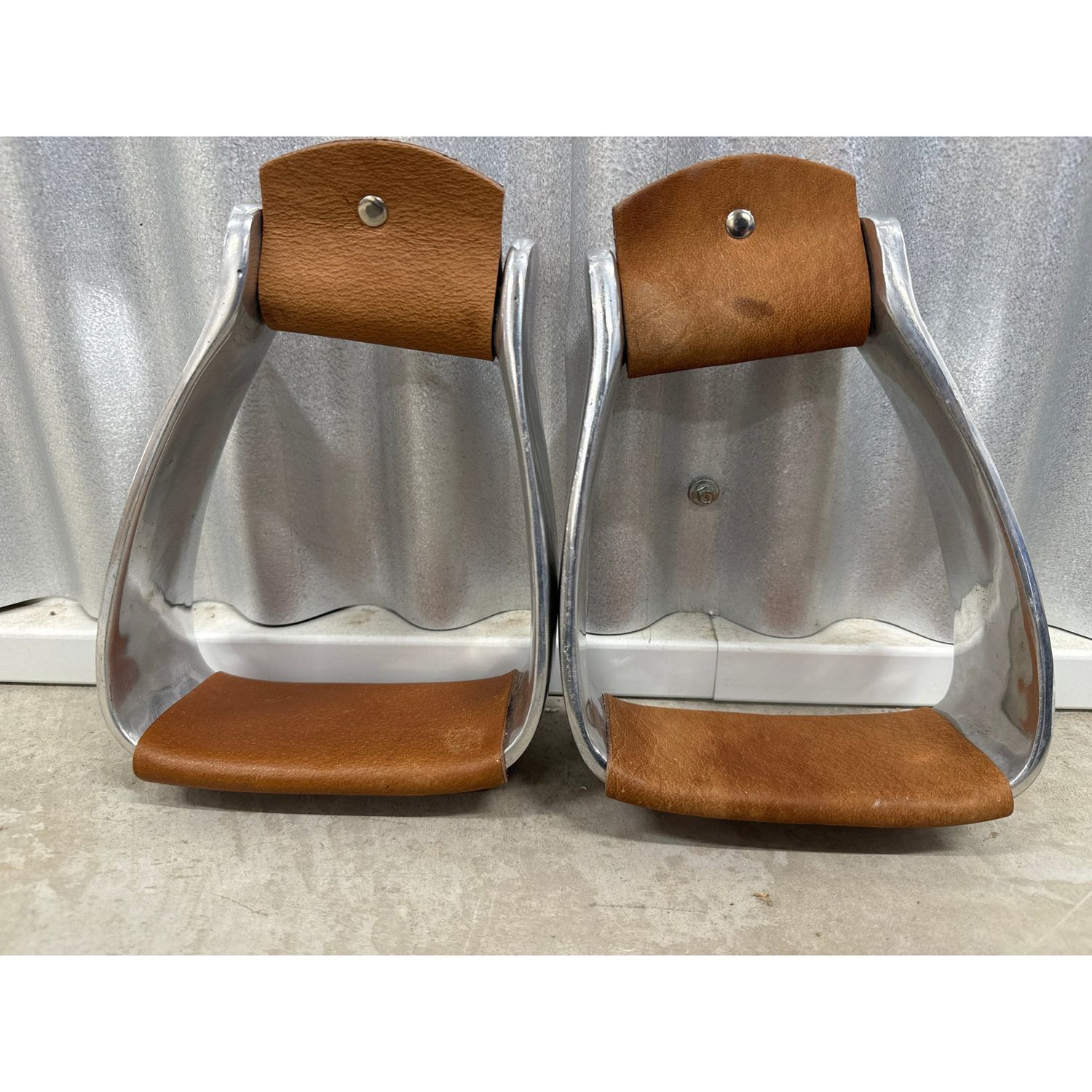 Slanted Aluminum Roping Stirrups